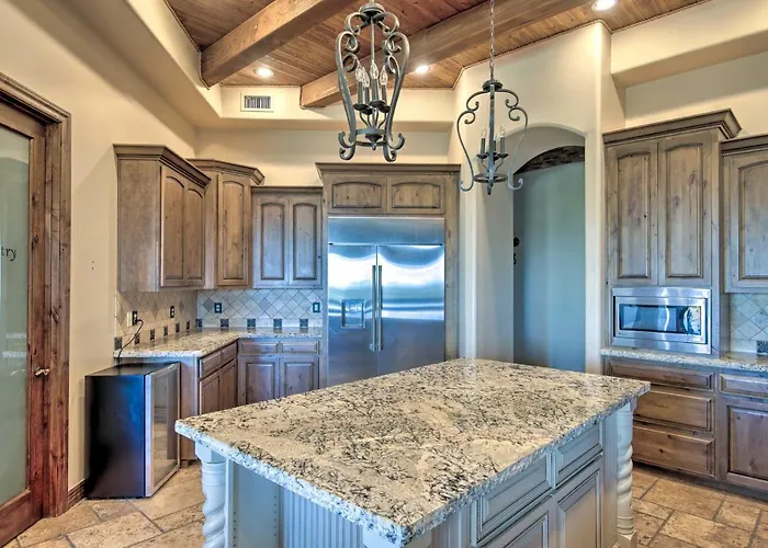 Near Golfing: Mesa W/ Outdoor Oasis & Pool! *