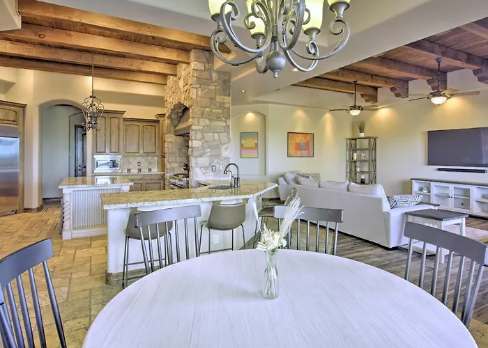 Villa Near Golfing: Mesa W/ Outdoor Oasis & Pool! *
