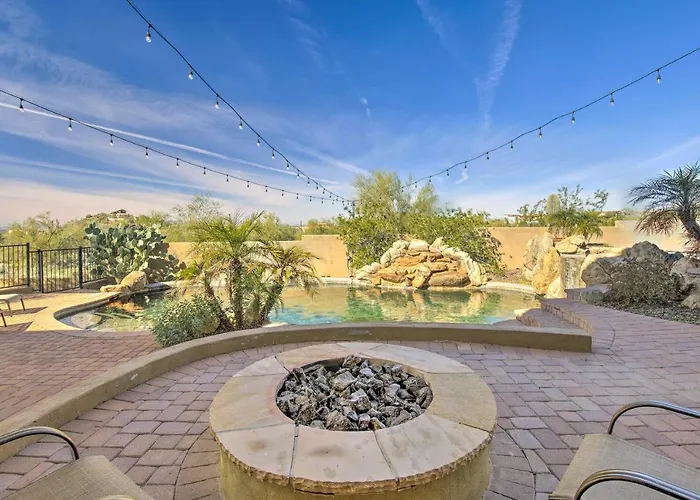 Villa Near Golfing: Mesa W/ Outdoor Oasis & Pool! *