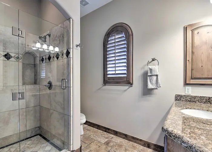 Villa Near Golfing: Mesa W/ Outdoor Oasis & Pool! *