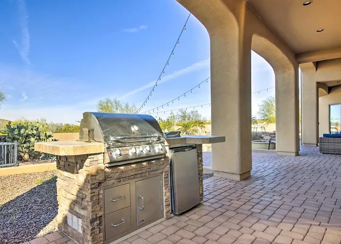 Near Golfing: Mesa W/ Outdoor Oasis & Pool! Villa *